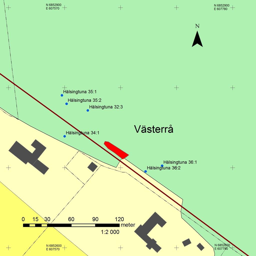 Figur 3. Undersökningsområdet vid Hälsingtuna 36:1-2. Schaktet är rödmarkerat. Omkringliggande fornoch kulturlämningar är blåmarkerade. RESULTAT Hållplatsen är placerad norr om väg 758.