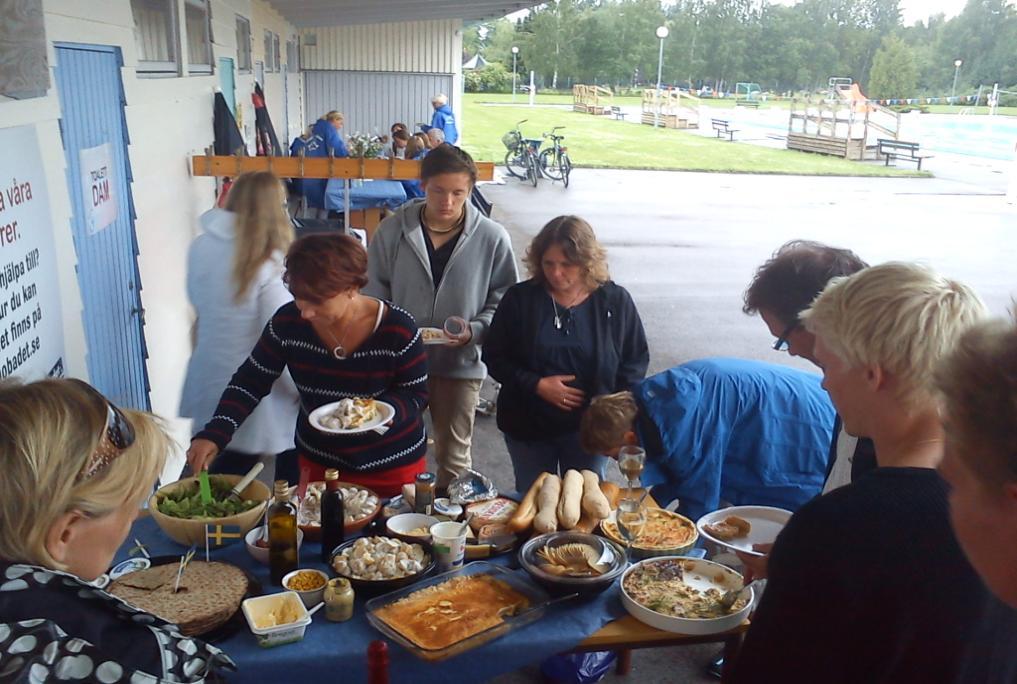 Alla som bidrog med förberedelser och närvaro ska ha beröm för sina insatser. Det bjöds på mat, dryck och gemenskap. Vi hoppas på repris nästa år.