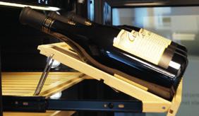 Winemex skåpet är utrustat med kolfilter och ventilation för att säkra en bra och luktfritt klimat i vinkylen.