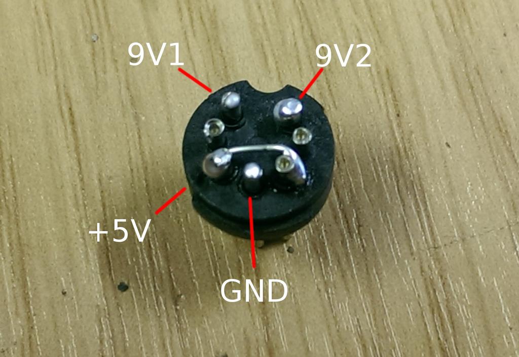 variera. Bygla de två 5V-pinnarna.