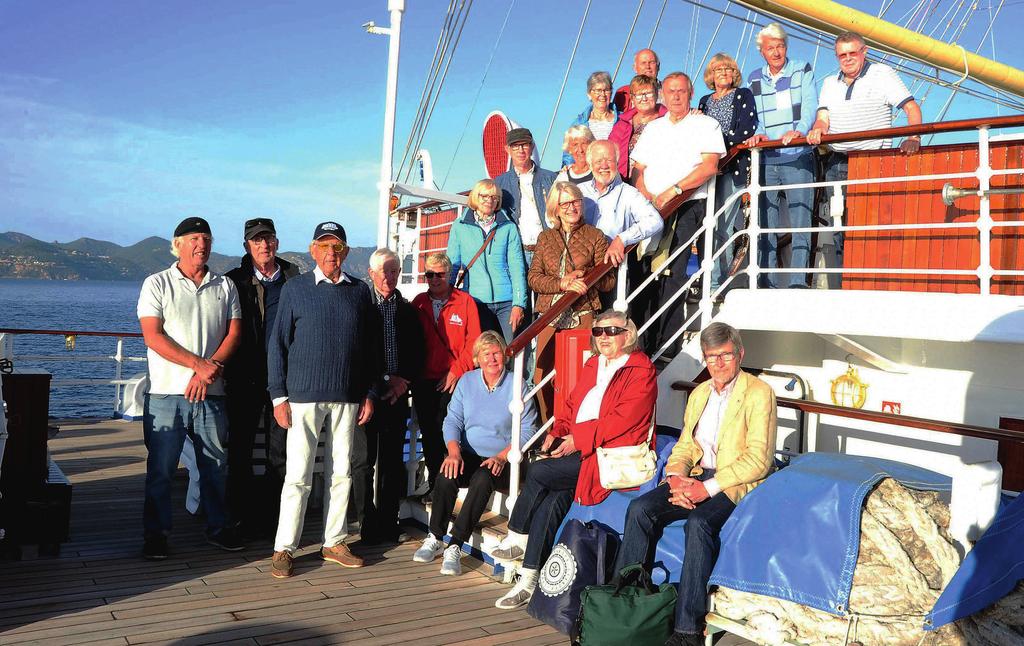 22 medlemmar som seglade och njöt, åt och drack, sjöng och dansade, besökte hamnar i Italien, på Elba, Corsika,