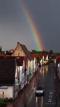 Hauptstraße in Regenbogen getaucht Daniela Schiemann Fotowettbewerb: