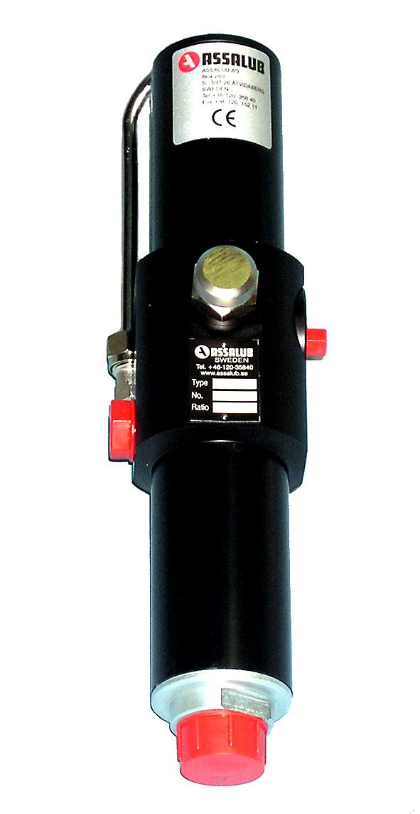 This pump is also suitable for use with diesel fuel C Tryckluftsdriven oljepump med tryckförstärkning 1:1, grundutförande Kapacitet: 30 l/min, med olja SE30 vid 0,5 MPa Lufttryck min-max: 0,3-1,0