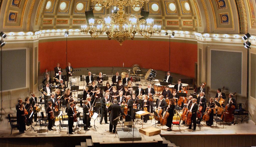 Jubileumssäsong Uppsala Kammarorkester firar sitt 50-årsjubileum hela säsongen 2018-2019. Vi återger minnen från olika tidpunker under dessa 50 år.