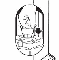 Iz filtra lahko kapne nekaj goriva, zato imejte pri roki krpo. 2 Odstranite umazanijo s potrkavanjem narobe obrnjenega filtra ob trdo podlogo. (Filtra nikoli ne čistite z vodo!).