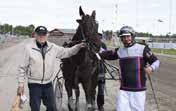 HAGMYREN 3 JUNI Oskar Kylin Blom grejade en fin dubbelseger med Ennos Cayenne och Abraham Frontline. Ennos Cayenne visade härlig form i starten innan på Gävle i ett V75-lopp som trea i mål.