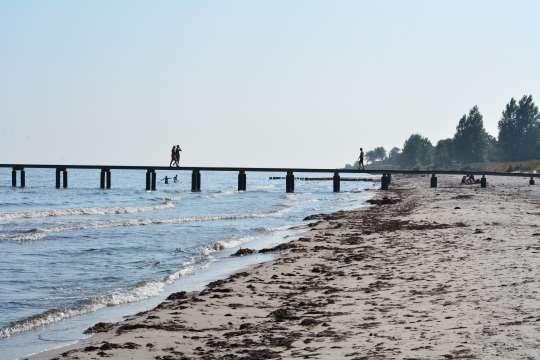 Vi är sårbara här, men bara om havet stiger mer än en meter. Vi kan alltid flytta husen men inte naturen. (Kvinna i Laholm) Om stranden försvann skulle det inte förvåna mig.