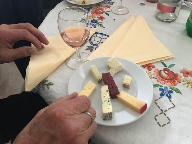 tilltugget! OSTPROVNING Njut av smaken av olika goda ostar.