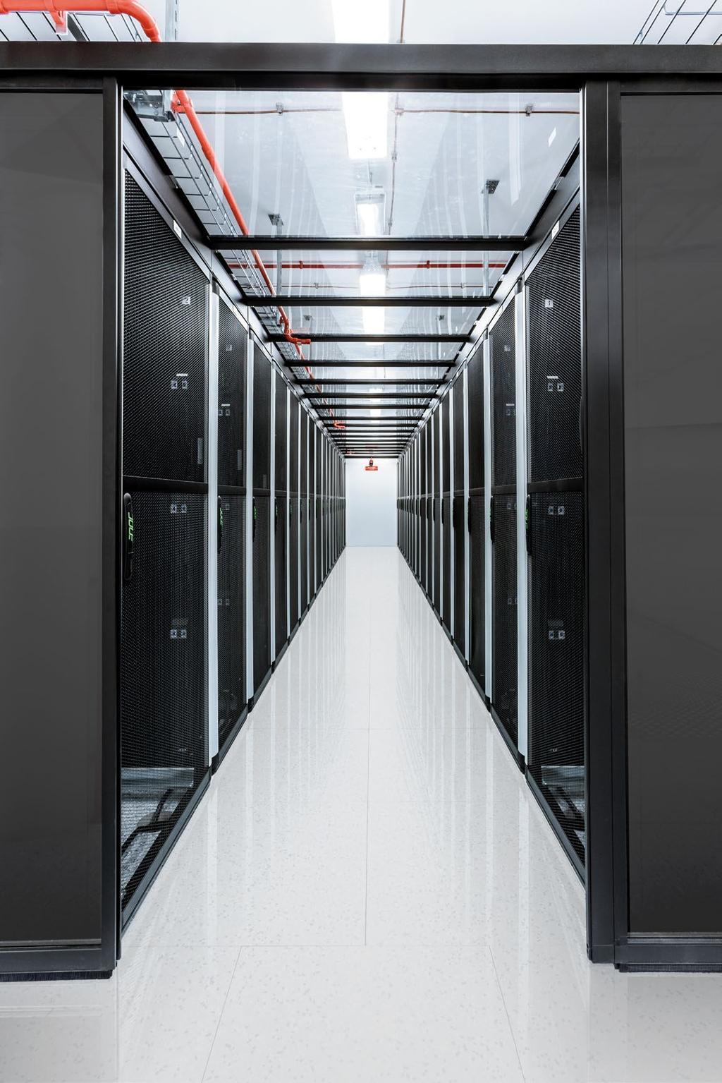ANVÄNDAR- ORIENTERAT DCS01 är designad med driftspersonal i åtanke. Ljudnivån i IT-utrymmena är avsevärt lägre än i en normal datorhall då kylsystemens fläktar jobbar med betydligt lägre varvtal.