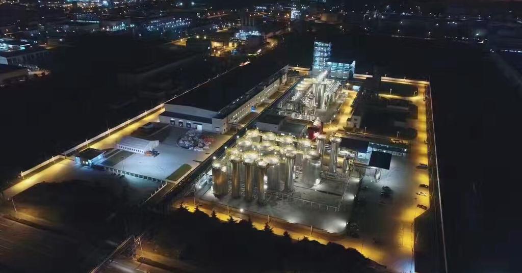 000 ton, med utrymme för expansion. År hade anläggningen en omsättning på 50 mkr och 20 heltidsanställda. I slutet av februari förvärvade AAK det brittiska foodserviceföretaget BD Foods Ltd.