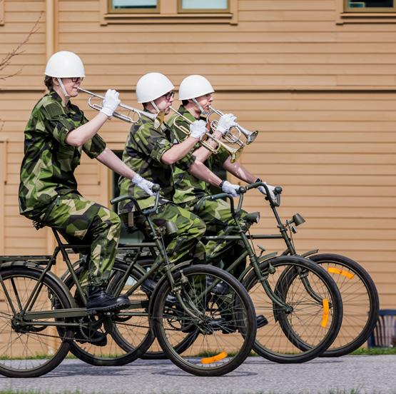 MUSIK FOTO: JÖRGEN NILSSON MARSCHMUSIK med Bomans pojkar Lördag 1 juni klockan 12:00-13:00 Traditionsenlig sommarkonsert med blåsorkestern Bomans pojkar, som framför marschmusik från 1900-talet.