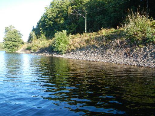 ominerande*strandnära* bo/ensubstrat*stensjön* 4,1%% 3,7%% 3,8%% 41,1%% 47,4%% Grovdetritus% Findetritus% Sand% Grus% Sten% Block% Häll% Figur 100.