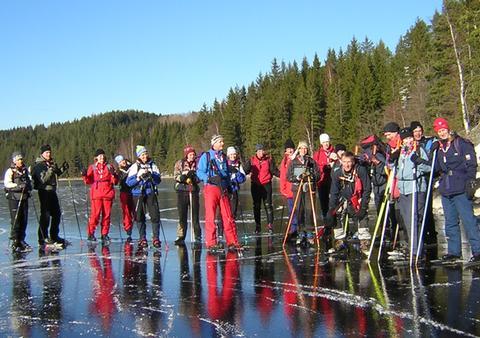 Turrapport 050308: Mellanfryken@Vänerskridsko Friluftsfrämjandet Arvika Långfärdsskridsko Turrapport: Mellanfryken 6/3-05 Fantastisk tur (vinterns bästa?) på Mellanfryken.