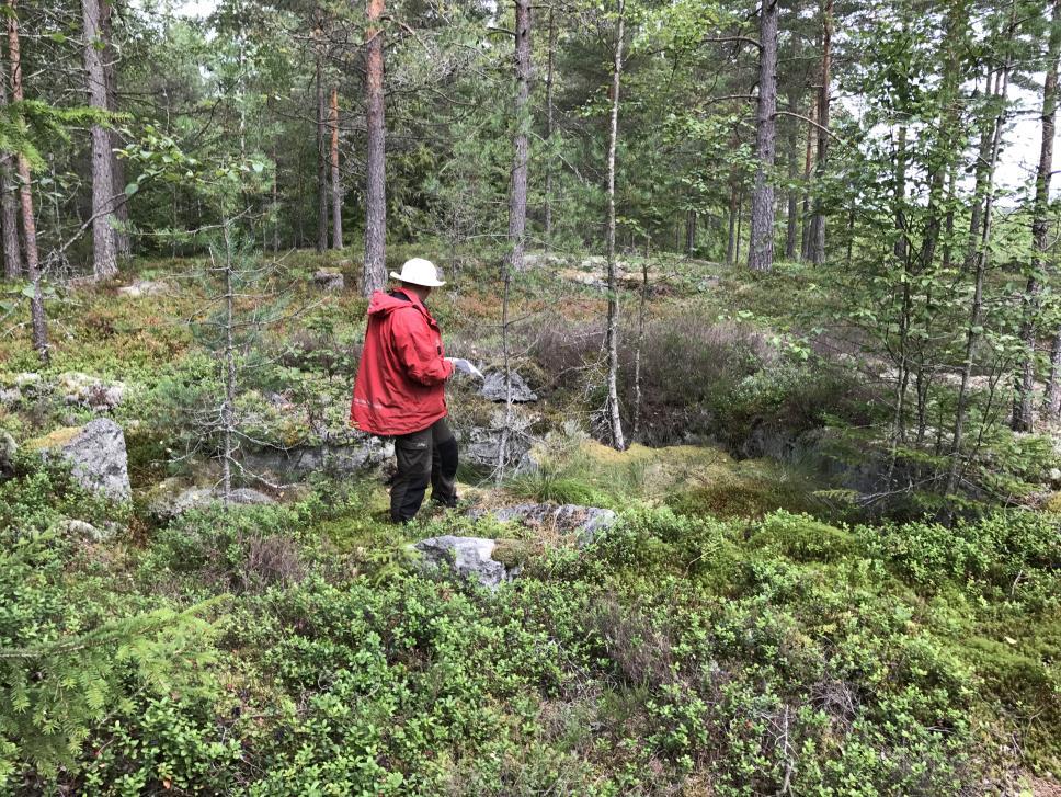 Figur 5. Dokumentation av objekt 5, ett stenbrott. Foto av Ellinor Larsson, Värmlands Museum. Rekommendationer och kulturmiljöpåverkan Vid utredningen framkom fem objekt som hittills varit okända.