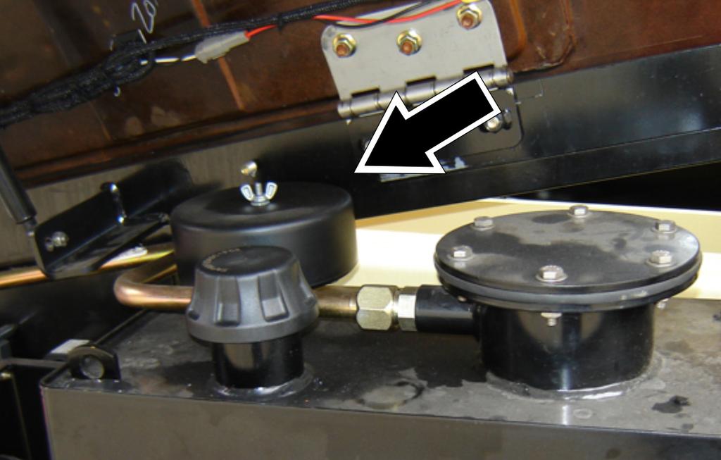 AVSNITT 7 - ALLMÄNNA SPECIFIKATIONER OCH UNDERHÅLL 5. Ventilator i hydrauloljebehållare 6.