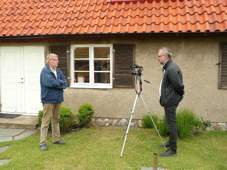 Han har filmat pågående arbeten för att skapa en kort film om vårt restaureringsarbete på Krapperups gamla vattenmölla.