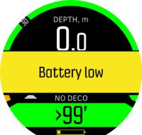 I klockvyn, i dykvyerna (men inte under ett dyk) och under ett dyk visas ett gult popupmeddelande (låg batterinivå, se nedan) när mindre än 3 (tre) timmar återstår av batteritiden.
