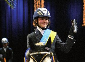Olivia Backsell Ålder: 15 år Bor: Nacka Familj: Pappa Lars, mamma Carina, storasyster Jessica och lillebror Carl. Olivias tävlings meriter: Vunnit Prins Carl Philips Pris -07, -09.