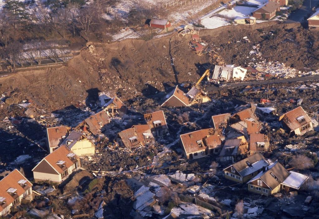 Tillsynsvägledning avseende risken för skred och erosion 5 Inledning Stabil mark en grundförutsättning för bebyggelse Plan- och bygglagen (2010:900), PBL syftar till att främja en god och långsiktigt