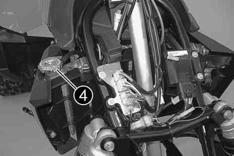 Specifikation Övriga skruvar chassi M6 10 Nm 600122-10 Fyll på kylaren helt och stäng kylarlocket4.