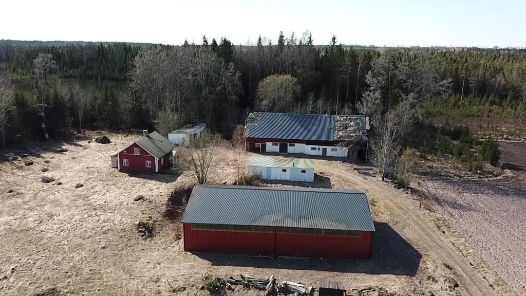 Friheten Degerfors 24 ha Bebyggd lantbruksenhet, fritidsjordbruk/hästgård med avverkningsbar skog belägen strax väster om Håkanbol 7,5 km söder om Degerfors.