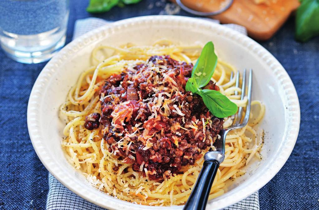 RECEPT 3 25 MIN 585kcal/port. Energi från: Fett 11g Kolhydrater 96g Protein 26g Linsbolognese Vegetarisk bolognese med linser och tomater.