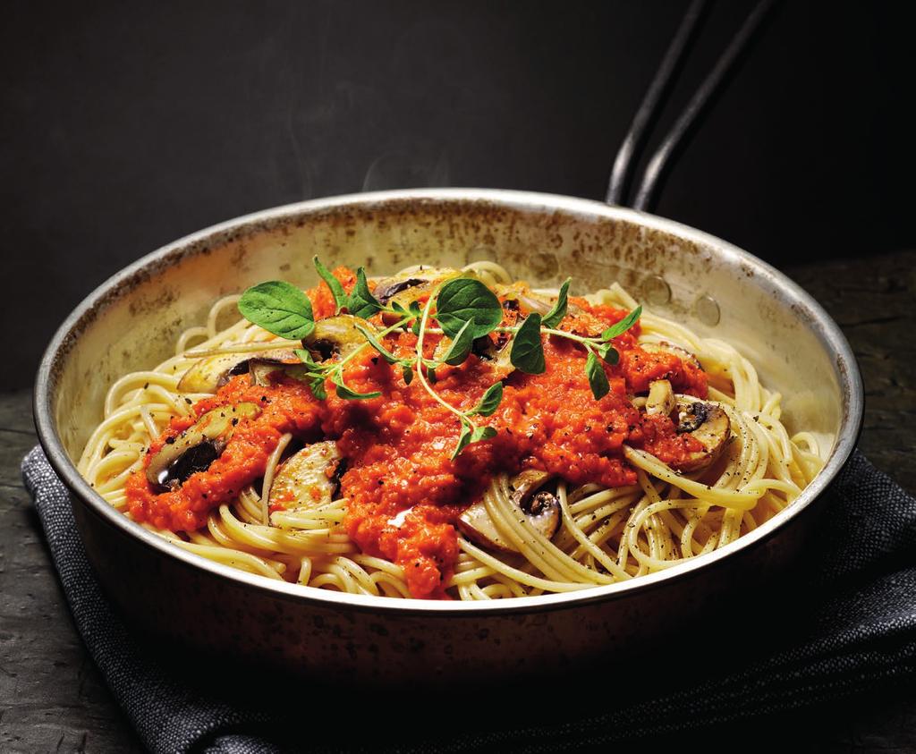RECEPT 4 25 MIN 474kcal/port. Energi från: Fett 12g Kolhydrater 75g Protein 15g Pasta med tomatsås och vitlöksfräst svamp Vegetarisk pastasås på morötter, tomater och svamp.