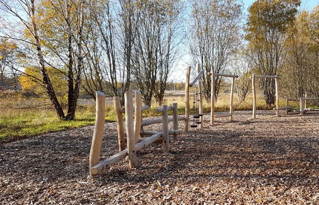 Det nya bostadsområdet byggs i ett tidigare jord bruks landskap med betesmarker, åkrar och gärdesgårdar. Dessa lantliga miljöer bevaras och utvecklas i området.