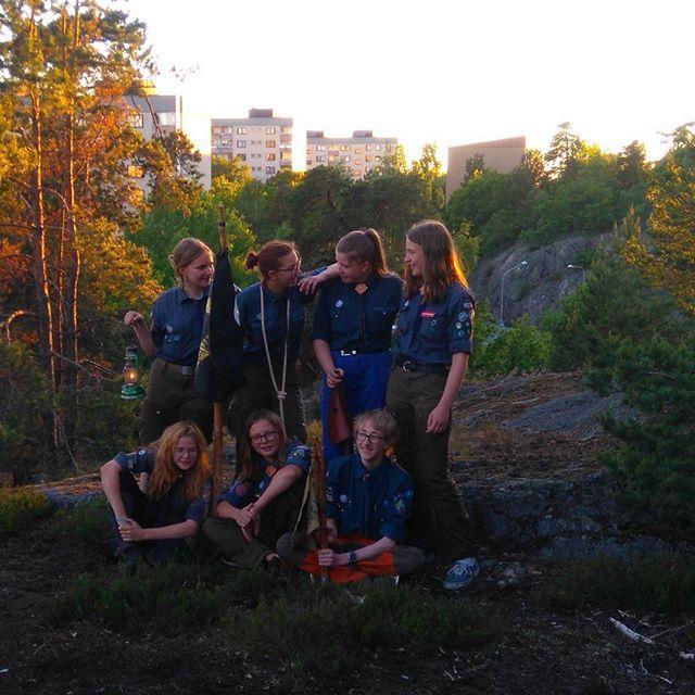 Efter E-kursen växte avdelningen med scouter från några av E-kursens kårer (Mälarhöjden, Örnsberg och RNS) samt från Skogsmännen som alla ville ha ännu mer scouting och samtidigt kunna träffa