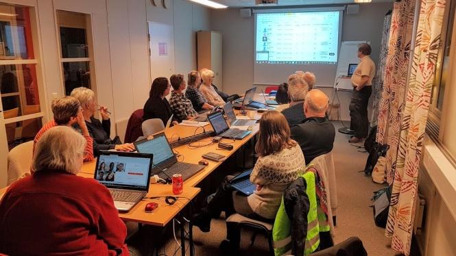Digital släktforskning ökar trycket på landsarkiv Kanske lite mosatt vad man kunde tro, så verkar släktforskning ge mer att göra för landsarkiv, trots att det finns så mycket digitala resurser på