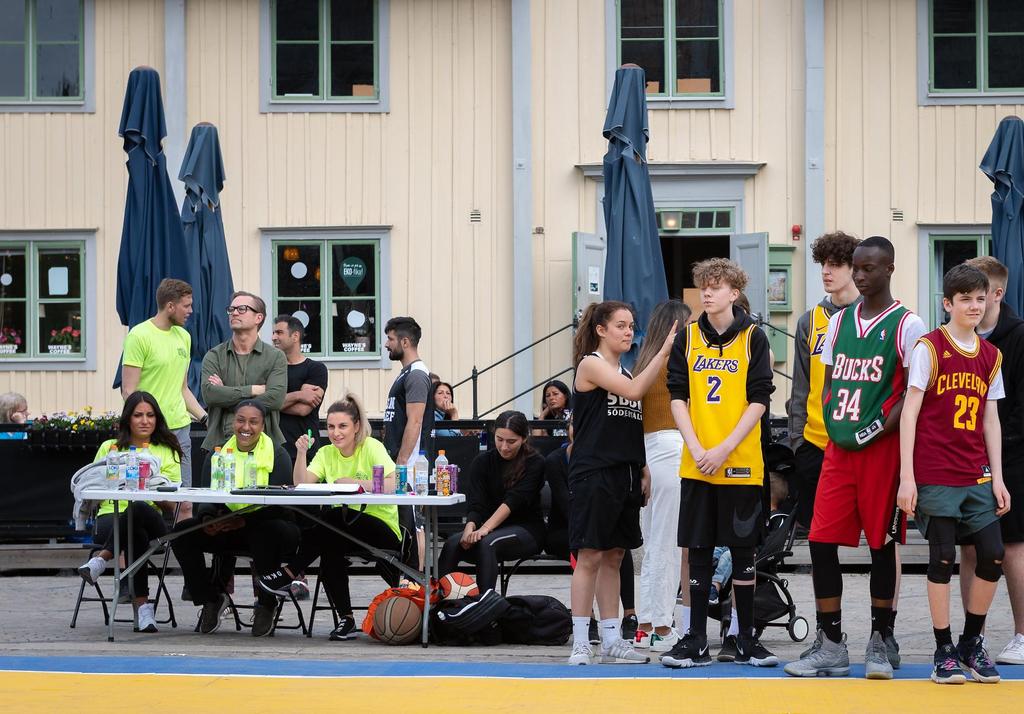 SVENSK BASKETs Tillägg Värdegrund 1. Vi ser hela människan! För oss är du mer än en basketspelare.