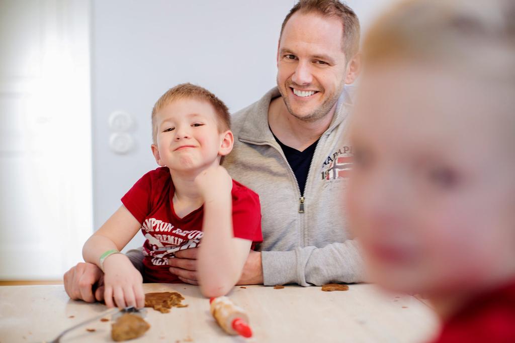 Ingen anmälan. kl.16.15 danslek 6-7 år. Dans och rörelse, rytmer och lek till musik.