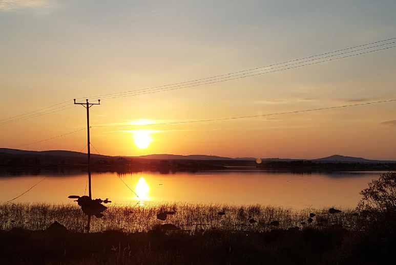 Jukkasjärvi är en traditionellt meänkielitalande ort. I dag finns här en arbetsgrupp som lägger till ortnamn på meänkieli på kartan.