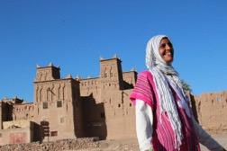 Vi fortsätter genom den gamla garnisonsstaden Ouarzazate. Kanske besöker vi Studio Atlas, stadens äldsta filmstudio.