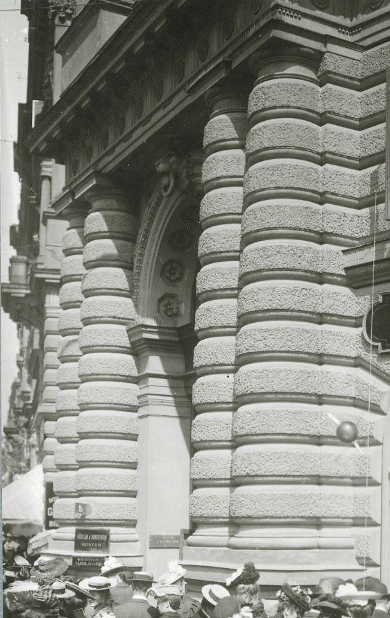 För att nå uppnå målet ser vi att de antikvariska riktlinjerna i detta underlag följs. Bakgrund Byggnaden stod klar 1884, ritad av arkitekt Adolf Emil Melander. J. A. Bång var byggherre och J.