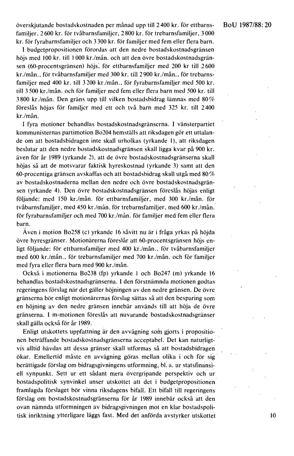 överskjutande bostadskostnaden per månad upp till 2400 kr. för ettbarns- BoU 1987/88: 20 familjer, 2 600 kr. för tvåbarnsfamiljer, 2 800 kr. för trebarnsfamiljer, 3 000 kr.