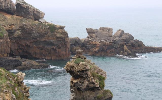 Dag 2 Porto Covo Vila Nova de Milfontes Efter frukost lämnar du Porto Covo längs den vidsträckta stranden som du följer tills du kommer fram till ett gammalt slott.