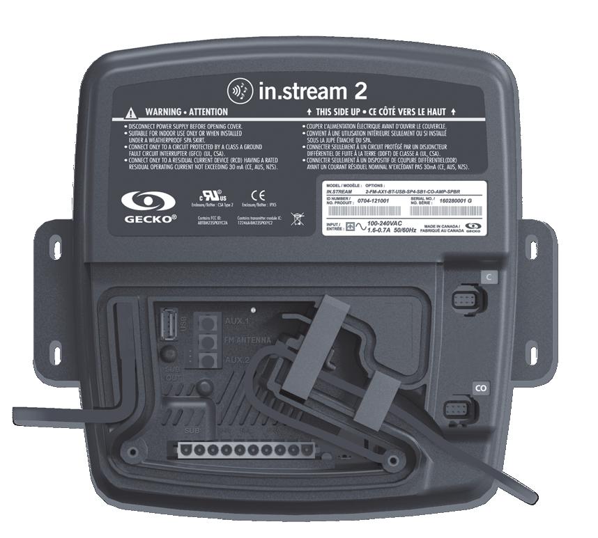 subwoofer. Du kan ansluta genom AUX anslutning, USB samt Bluetooth.