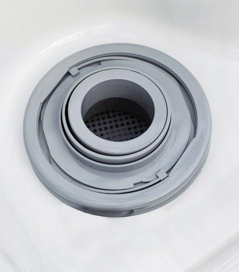 3.5 BELYSNING Ditt spabad är utrustat med LED belysning vilken ger en behaglig stämning när du badar. LED belysningen kan både hanteras från kontrollpanelen och via appen.