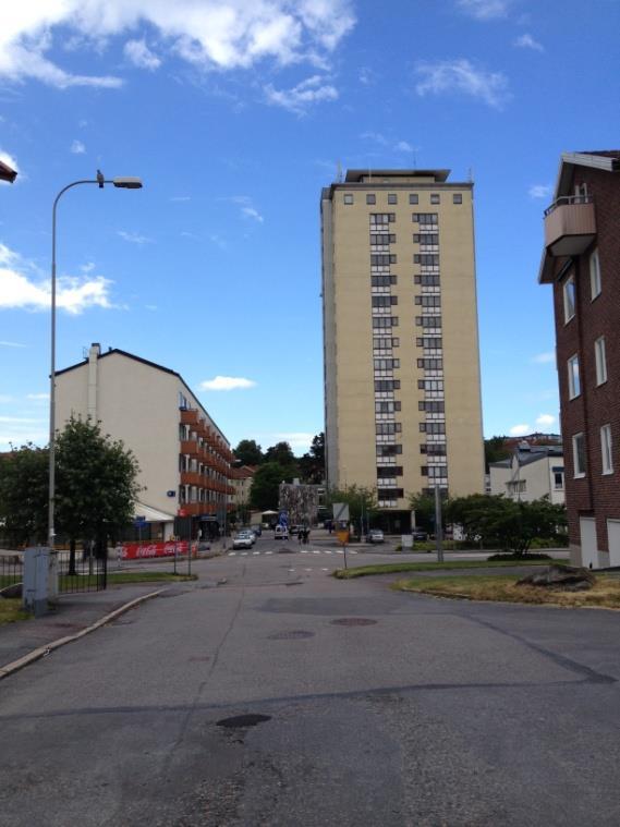 Högsbo är en stadsdel som byggdes 1950-1970. Inom stadsdelen finns fem områden med olika karaktär, Högsbotorp, Högsbohöjd, Flatås, Kaverös och Högsbo industriområde.