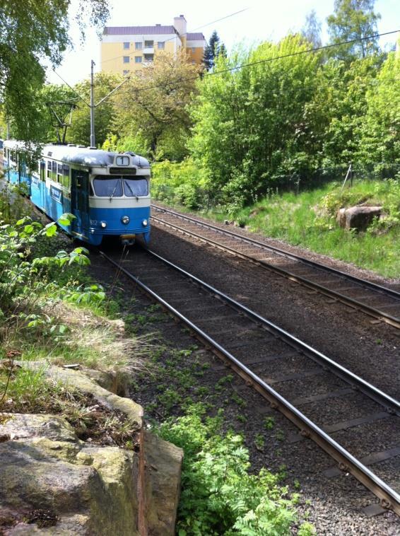 Bostadsbebyggelsen varierar i höjd mellan 3 våningar och upp till ett punkthus på torget i 16 våningar. Husen ligger utefter relativt småskaliga gator och det finns garage i bottenvåningarna på husen.