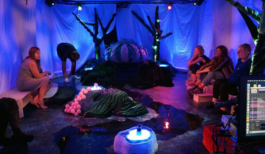 ORGANISATION OCH PERSONAL Teater 23 är ett konstnärligt arbetskooperativ som under 2018 bestått av tretton medlemmar som kollektivt leder teatern.