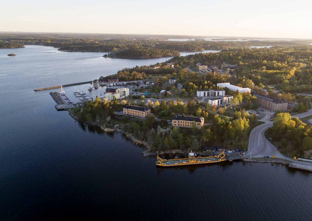 LEV RINDÖLIV I STOCKHOLMS MELLERSTA SKÄRGÅRD LIGGER DEN VACKRA ÖN RINDÖ MED EN SPÄNNANDE HISTORIA OCH UNIKA MILJÖER. I RINDÖ HAMN OCH MED STRÅLANDE HAVSUTSIKT BYGGS NU BRF DYKAREN.