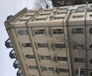 Puts och kulör Bostadsportens portal ägnades särskilt omsorg.