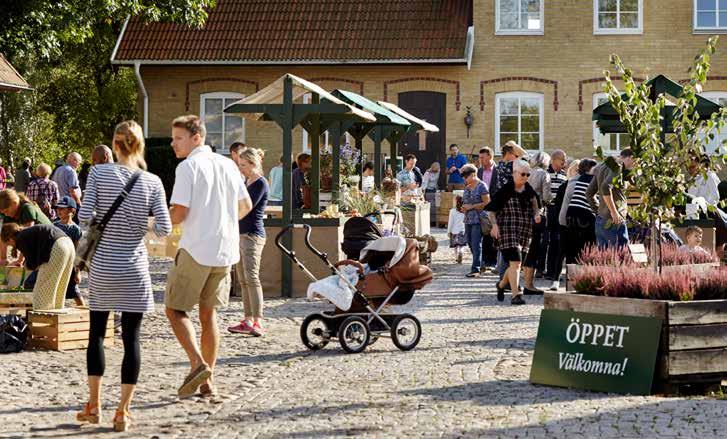 Solnäs Gård är en stor och vacker fruktodling med gårdsbutik och café i Fjelie