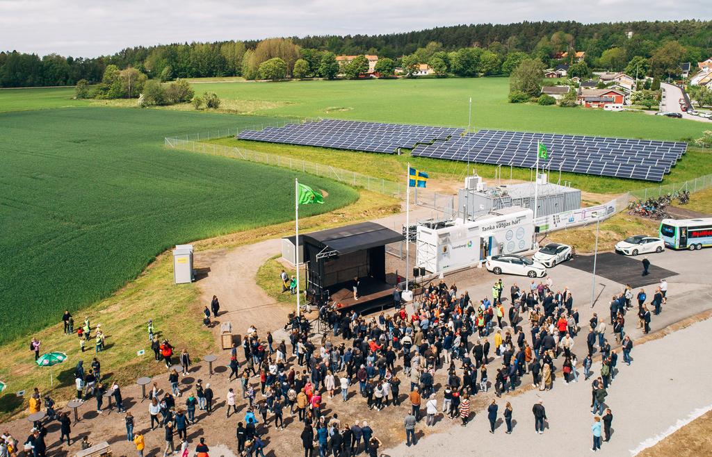 Vätgastankstationen är invigd! Foto: André Nordblom Den 28 maj invigdes världens första solcellsdrivna vätgastankstation i Mariestad.