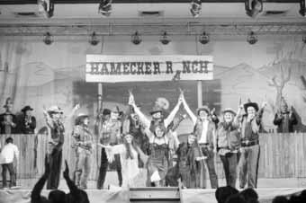 Männerballett Die Schaumschläger, Jürgen Frenzel, Dirk Nerding, Thomas Emser, Frank Naumann, Hermann Augspurger, Roland Zeiss, Bernd Malysiak und Stefan Hitziger brachten mit weiblichen und