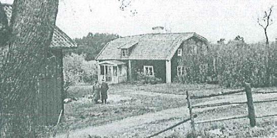 Gamla landsvägen till Hjulsta 1920. Foto: Stockholms stadsmuseum. gård som vi inte vet namnet på. Förutom boningshusen fanns förstås också ladugårdar och andra uthus.