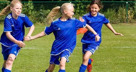 Här spelar rörelseglädjen en viktig roll för lärandet och utvecklingen av den idrottsliga förmågan. Barn vill naturligt utvecklas och lära sig.