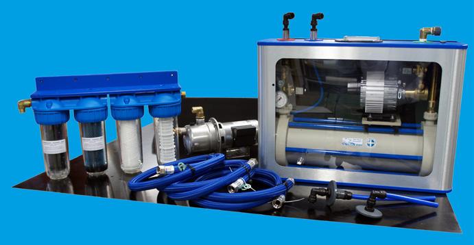 FÖR servicetekniker/installatör Underhåll som kunden gör själv Delar som ingår i Blue Marine Watermaker Blue Marine Watermaker levereras med 4 st sammansatta filterhus i transparent hölje så det är